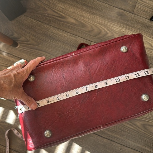 Vintage Samsonite Red Leather Travel Bag, 15" x 15.5" x 8" - Picture 14 of 14